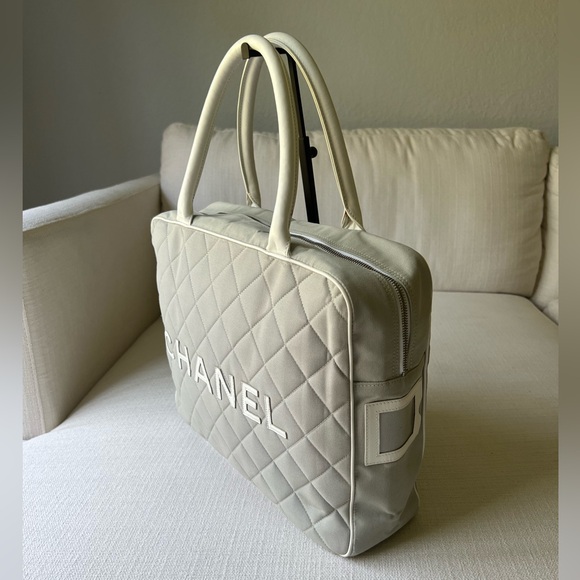 CHANEL Quilted Tote Bag - Picture 5 of 12